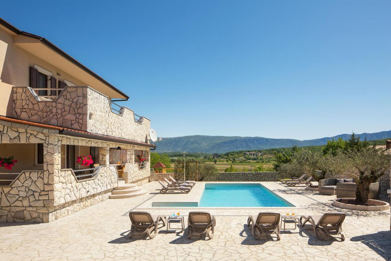 Villa Vesna With Sauna, Hot Tub Potpican Exterior photo